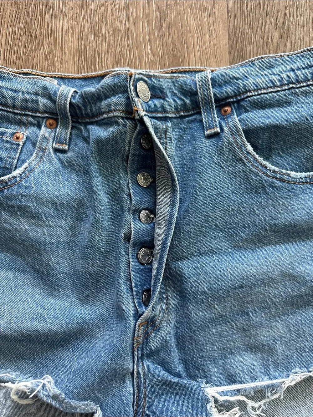 Levi's 501 Original Fit High Rise Denim Shorts Medium Wash 33‎ Cut Off Western